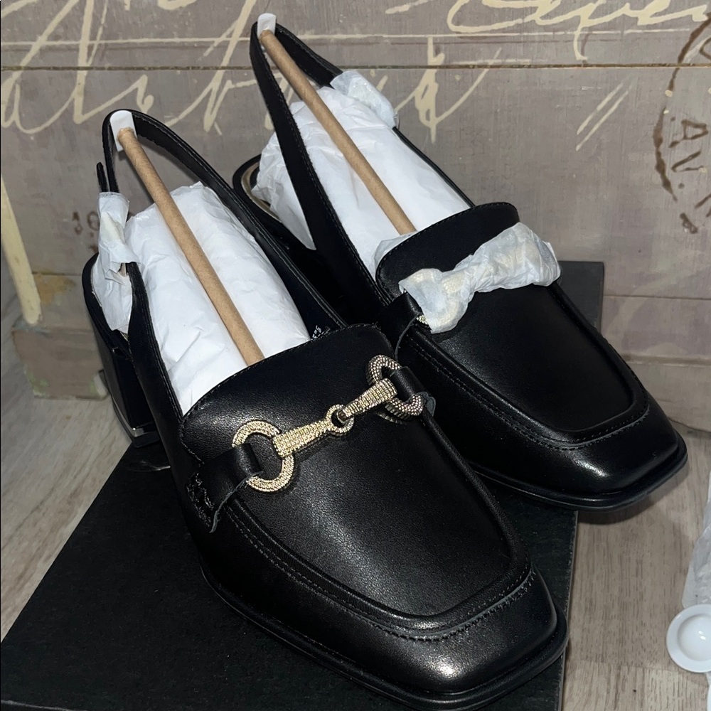 Kenneth Cole Black leather Loafers with Silver Chain Accent